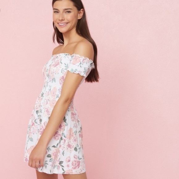 Garage Dresses & Skirts - 🌸Pink Garage Floral Off The Shoulder Romper🌸